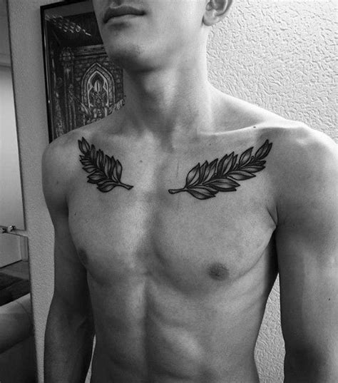 tatuaje hombre clavicula|Tatuajes de clavícula para hombres (62 fotos): ideas de tatuajes。